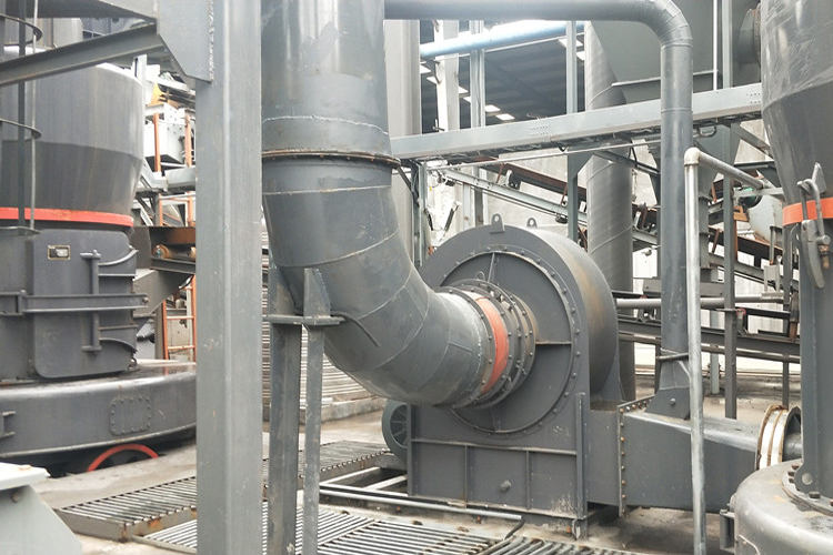 大型石頭磨粉機(jī)型號(hào)有哪些？選購(gòu)時(shí)要注意什么？